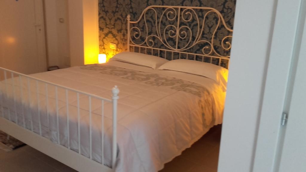 Le Tre Rose Bed & Breakfast Казамассима Экстерьер фото